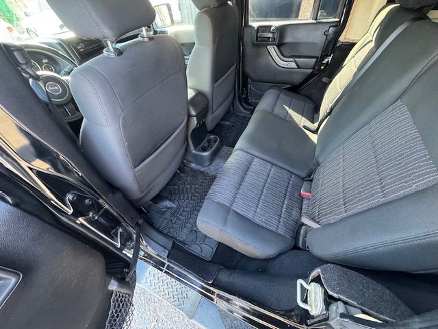 2012 Jeep Wrangler Unlimited Image 14