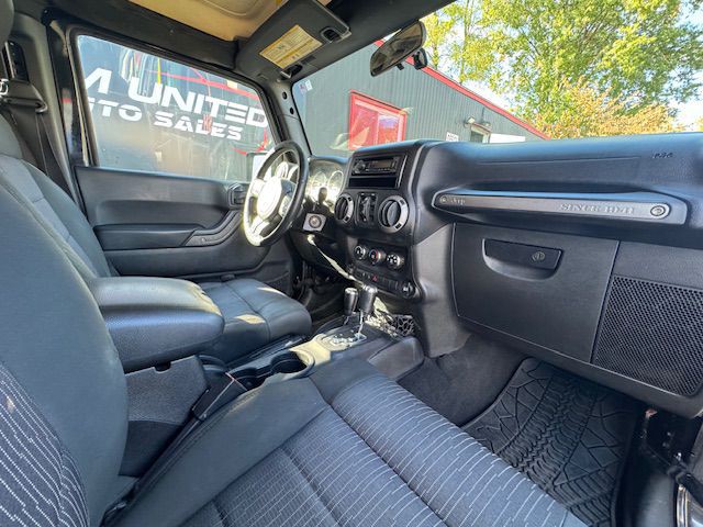 2012 Jeep Wrangler Unlimited Image 17
