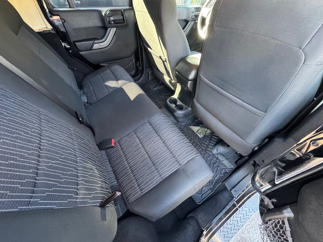 2012 Jeep Wrangler Unlimited Image 20