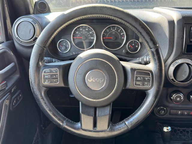 2012 Jeep Wrangler Unlimited Image 25