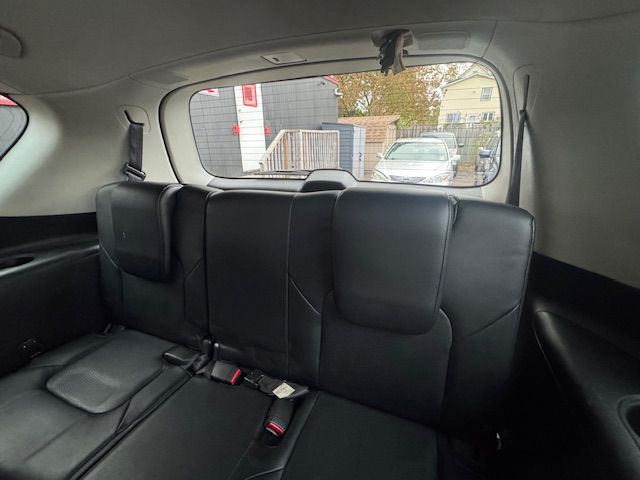 2017 Nissan Armada Image 17