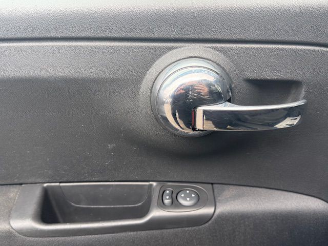 2015 FIAT 500 Image 13