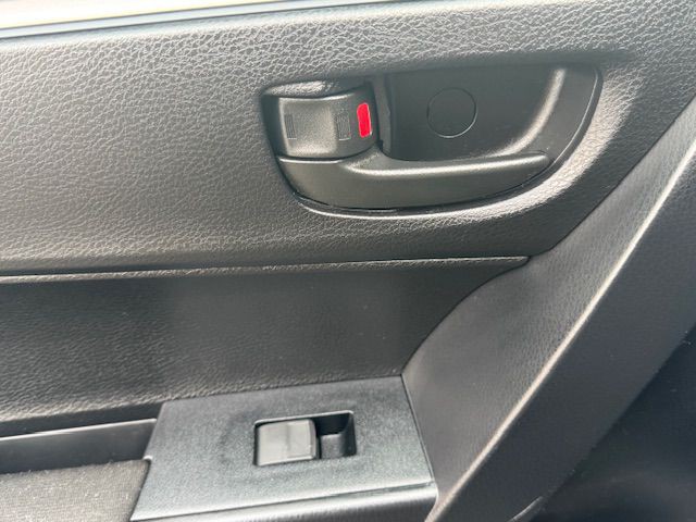 2016 Toyota Corolla Image 15