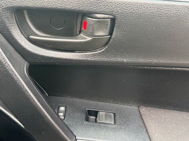 2016 Toyota Corolla Image 18