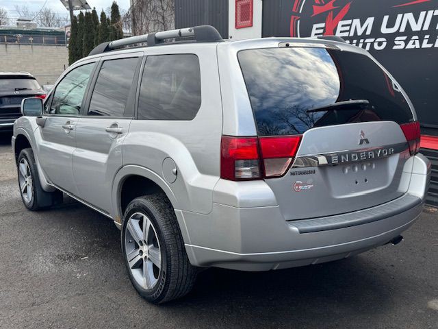 2011 Mitsubishi Endeavor Image 3