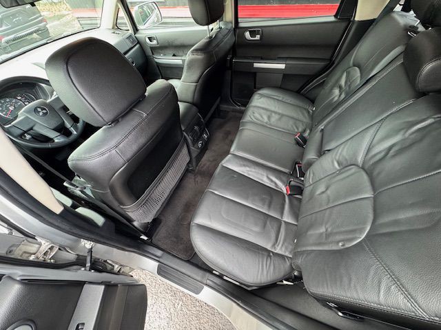 2011 Mitsubishi Endeavor Image 8