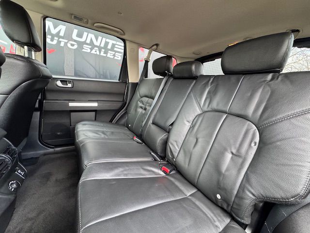 2011 Mitsubishi Endeavor Image 9