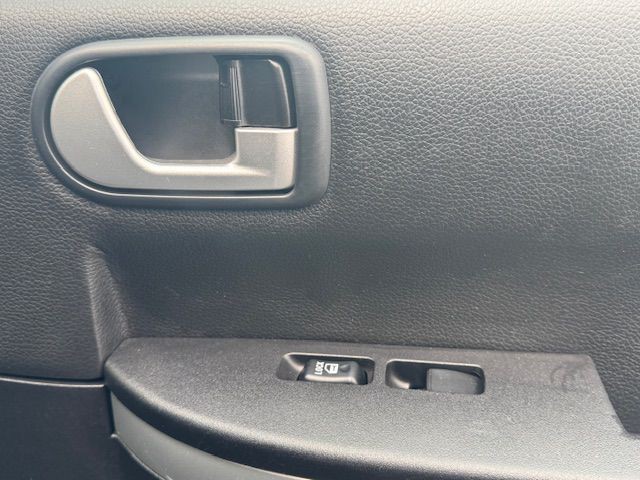 2011 Mitsubishi Endeavor Image 12