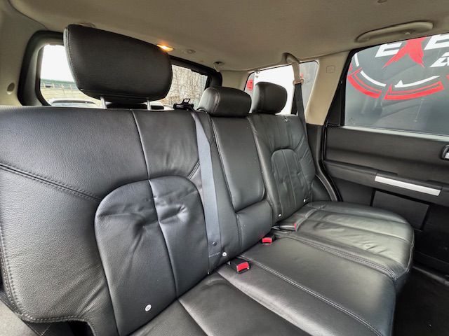 2011 Mitsubishi Endeavor Image 14