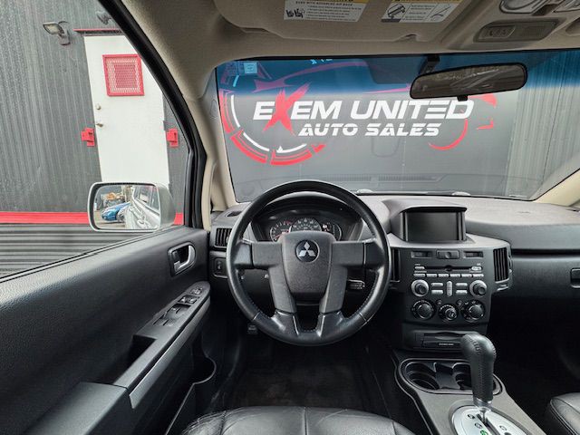 2011 Mitsubishi Endeavor Image 17