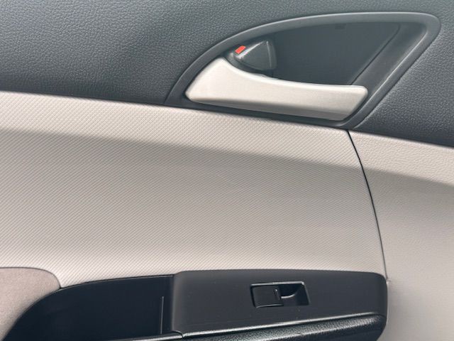 2012 Honda Accord Image 16