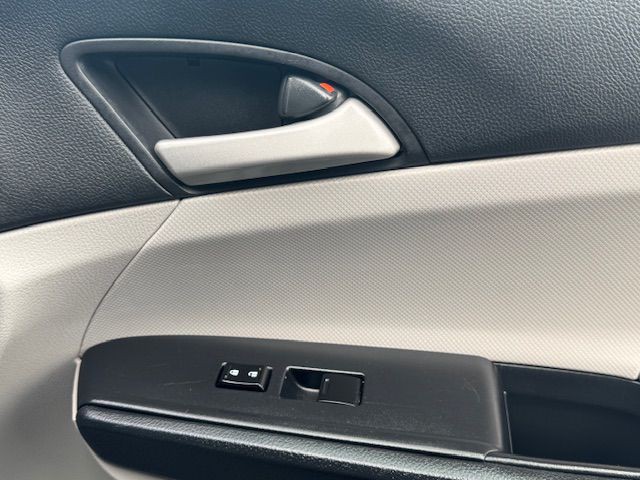 2012 Honda Accord Image 19