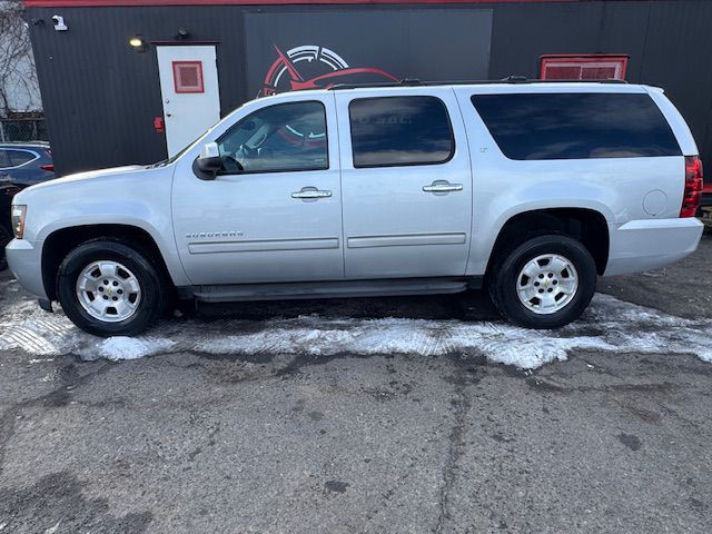 2013 Chevrolet Suburban Image 3