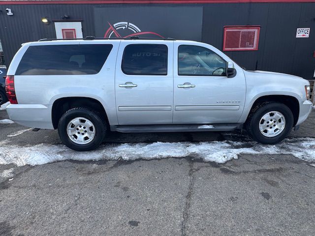 2013 Chevrolet Suburban Image 6