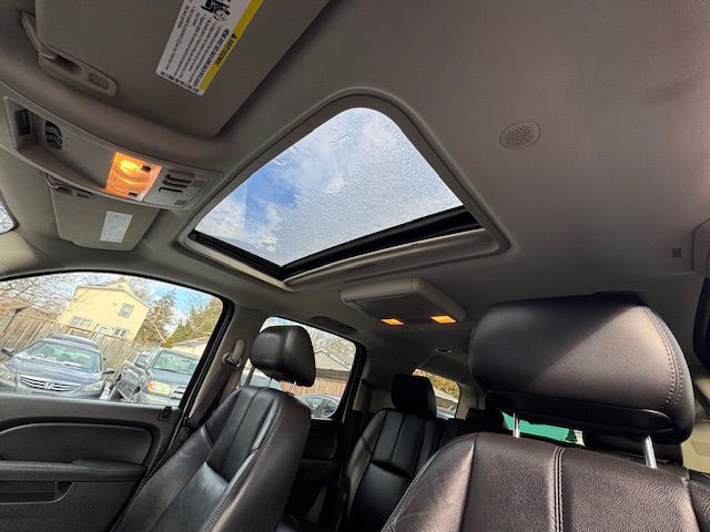 2013 Chevrolet Suburban Image 30