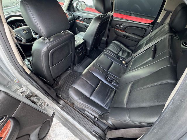 2013 Chevrolet Suburban Image 13