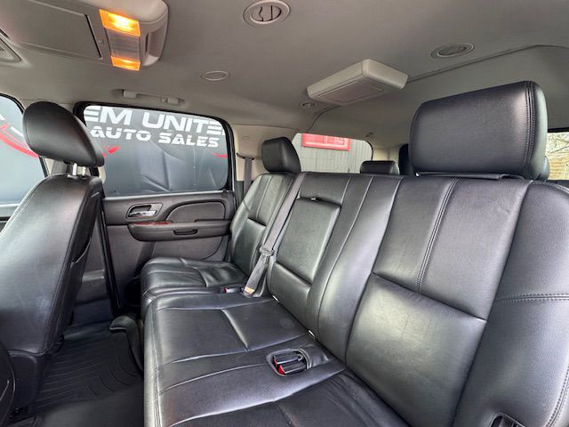 2013 Chevrolet Suburban Image 14