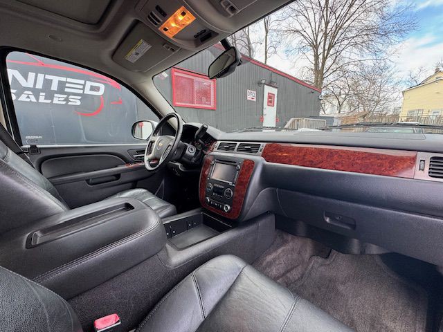 2013 Chevrolet Suburban Image 18
