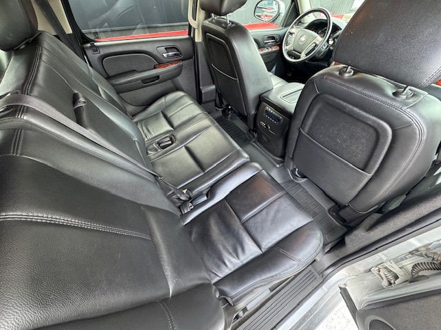 2013 Chevrolet Suburban Image 19