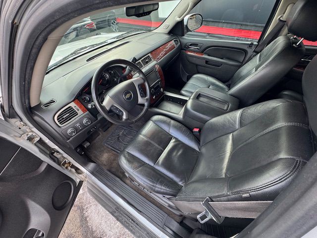 2013 Chevrolet Suburban Image 26