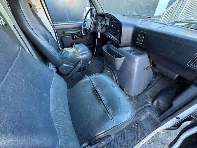 1995 Ford Econoline Image 16