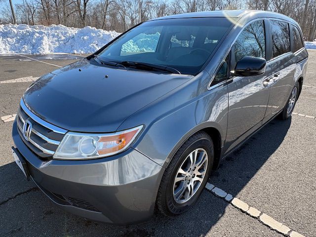2012 Honda Odyssey Image 2