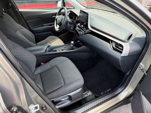 2021 Toyota C-HR Image 17