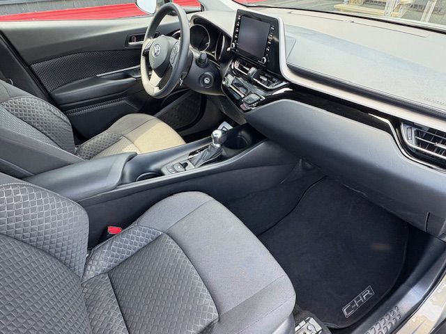 2021 Toyota C-HR Image 18