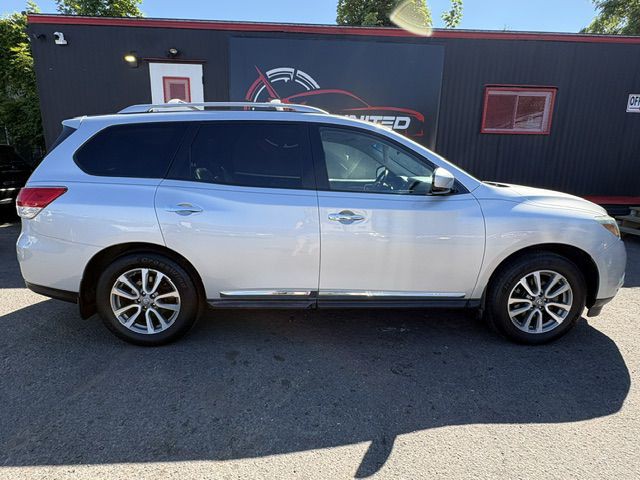 2013 Nissan Pathfinder Image 2