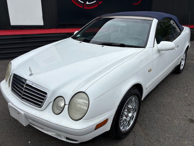 1999 Mercedes-Benz CLK-Class Image 1