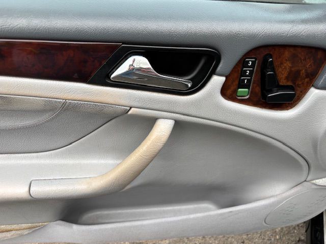 1999 Mercedes-Benz CLK-Class Image 11