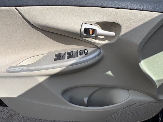 2011 Toyota Corolla Image 11