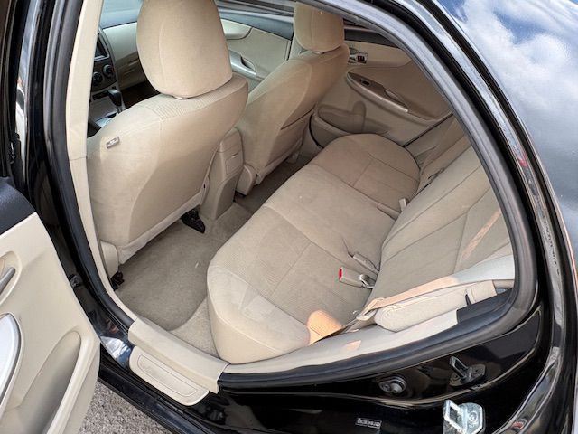 2011 Toyota Corolla Image 12