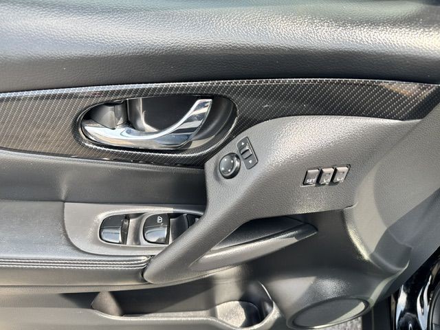 2018 Nissan Rogue Image 11
