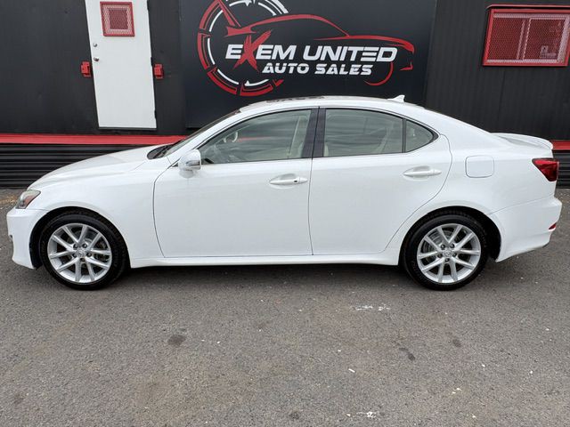 2011 Lexus IS Image 3