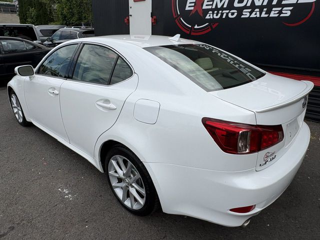 2011 Lexus IS Image 4