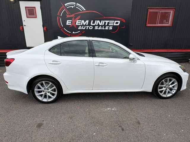2011 Lexus IS Image 6