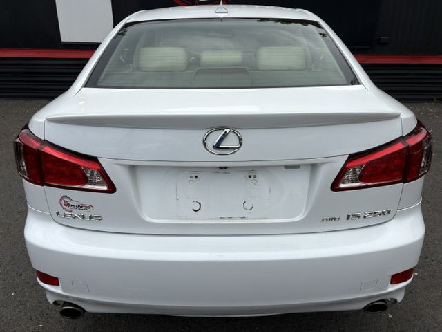 2011 Lexus IS Image 9