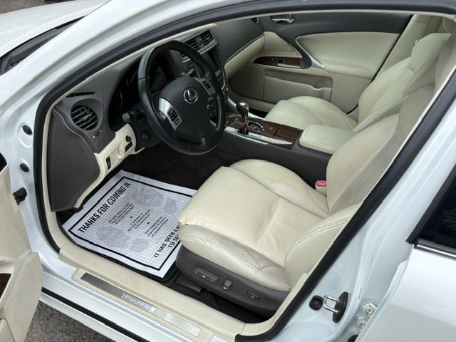 2011 Lexus IS Image 11