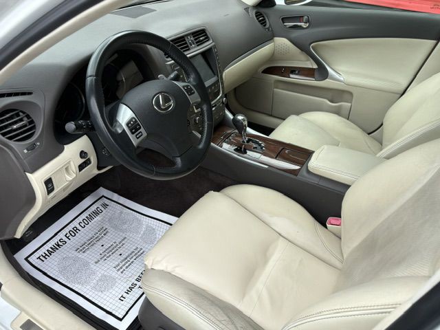2011 Lexus IS Image 12