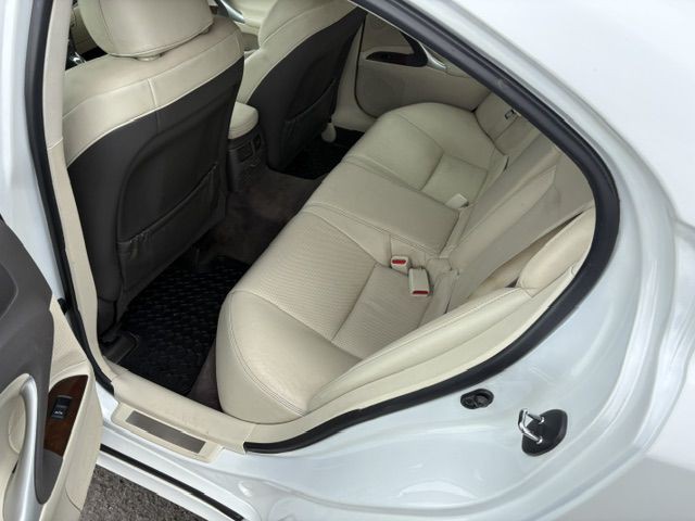 2011 Lexus IS Image 14