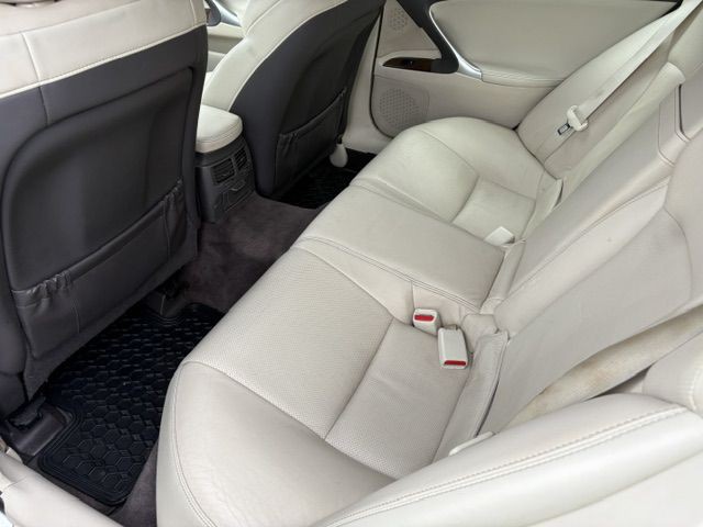 2011 Lexus IS Image 15