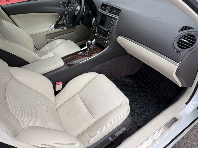 2011 Lexus IS Image 18