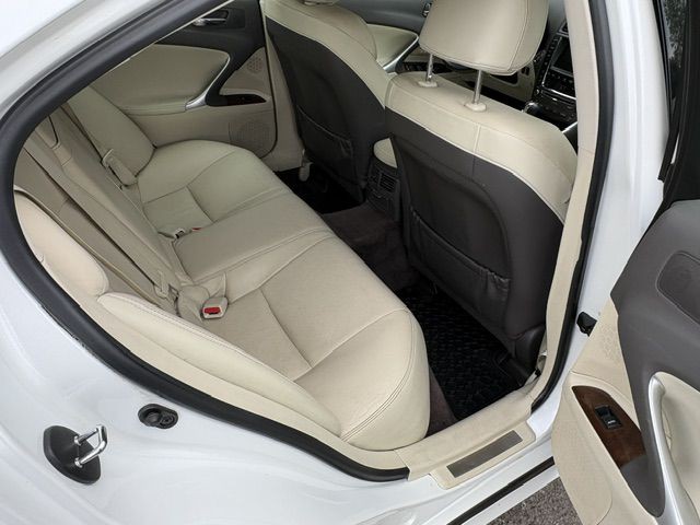 2011 Lexus IS Image 20