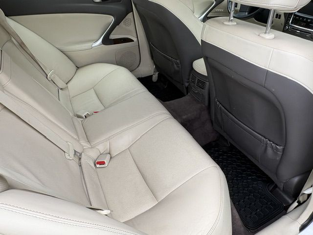 2011 Lexus IS Image 21