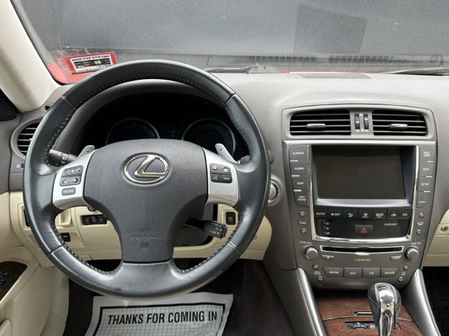 2011 Lexus IS Image 24