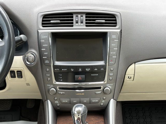 2011 Lexus IS Image 26