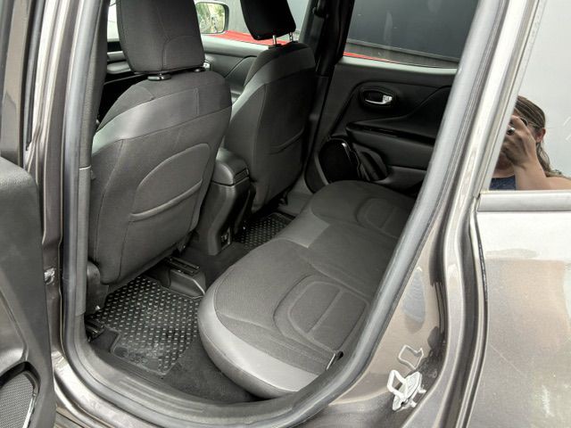 2016 Jeep Renegade Image 14