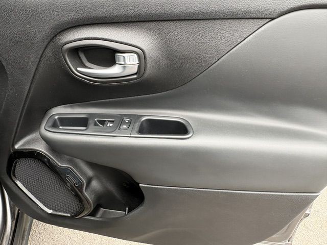 2016 Jeep Renegade Image 19