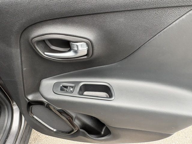2016 Jeep Renegade Image 22